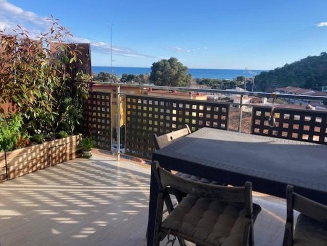 Apartamento Con Vistas Al Mar カステルデフェルス エクステリア 写真